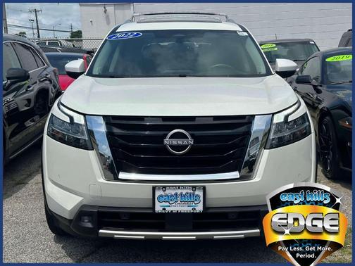 2022 Nissan Pathfinder SL