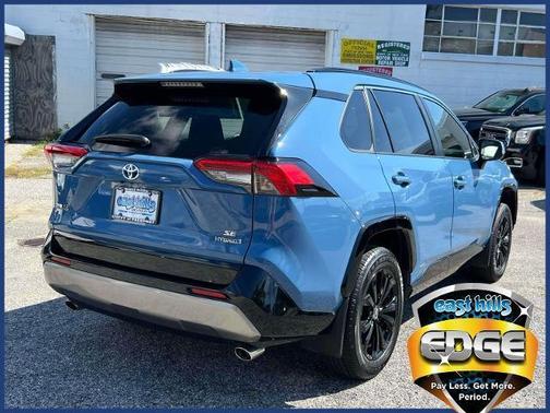 2022 Toyota RAV4 Hybrid SE