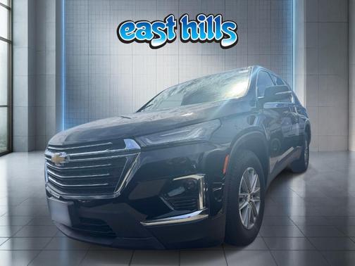 Mosaic Black Metallic 2023 Chevrolet Traverse LT Cloth