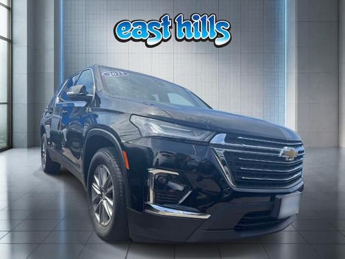 Mosaic Black Metallic 2023 Chevrolet Traverse LT Cloth