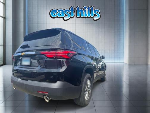 Mosaic Black Metallic 2023 Chevrolet Traverse LT Cloth