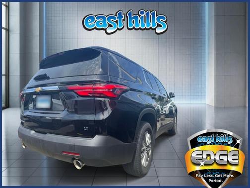 Mosaic Black Metallic 2023 Chevrolet Traverse LT Cloth