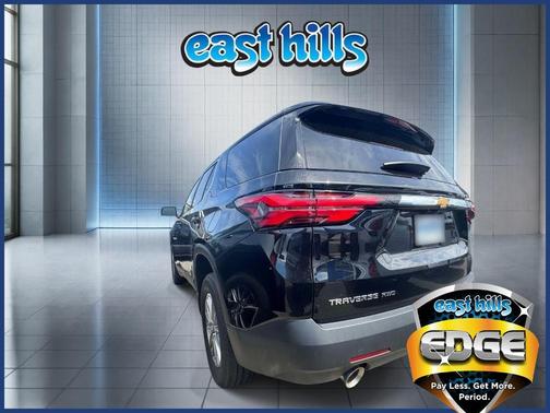 Mosaic Black Metallic 2023 Chevrolet Traverse LT Cloth