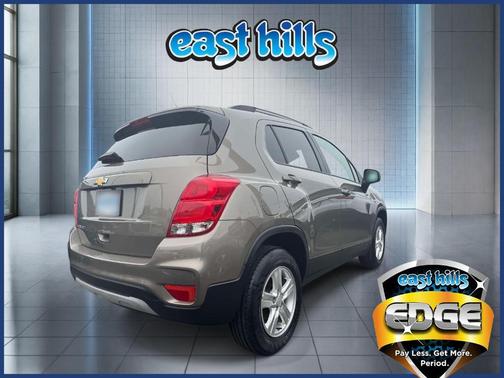 Stone Gray Metallic 2022 Chevrolet Trax LT