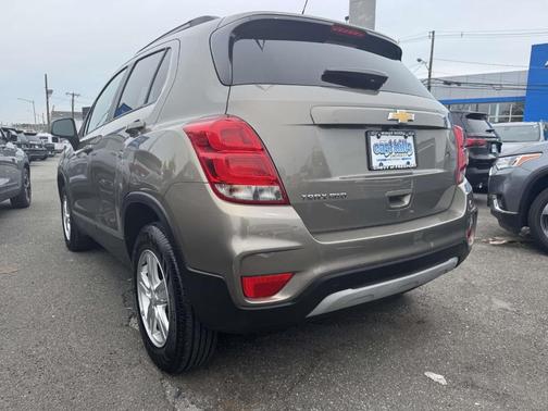 Stone Gray Metallic 2022 Chevrolet Trax LT