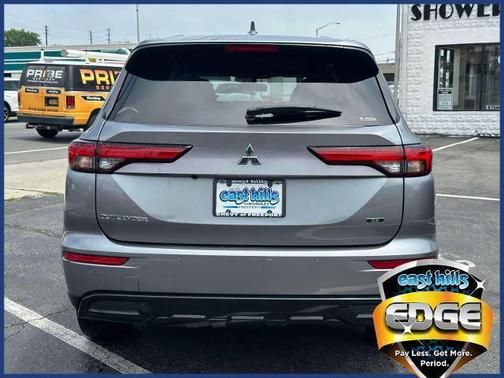 2023 Mitsubishi Outlander SE Black Edition