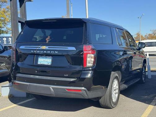 2023 Chevrolet Suburban LT