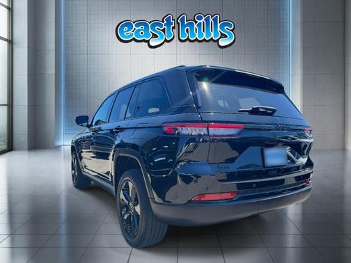Diamond Black 2022 Jeep Grand Cherokee Laredo