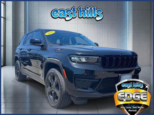 Diamond Black 2022 Jeep Grand Cherokee Laredo