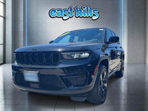 Diamond Black 2022 Jeep Grand Cherokee Laredo