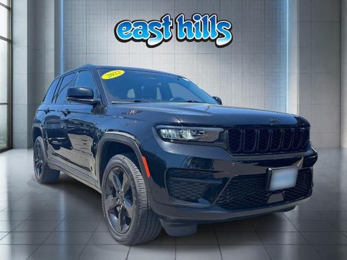 Diamond Black 2022 Jeep Grand Cherokee Laredo