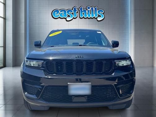 Diamond Black 2022 Jeep Grand Cherokee Laredo