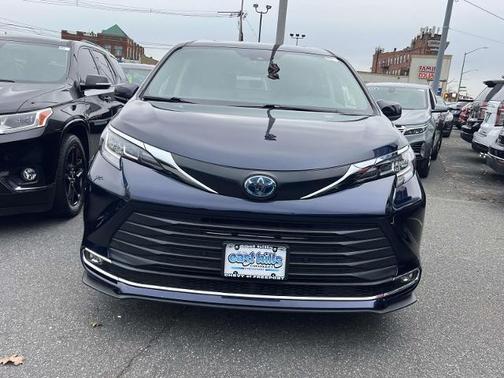 2022 Toyota Sienna XLE