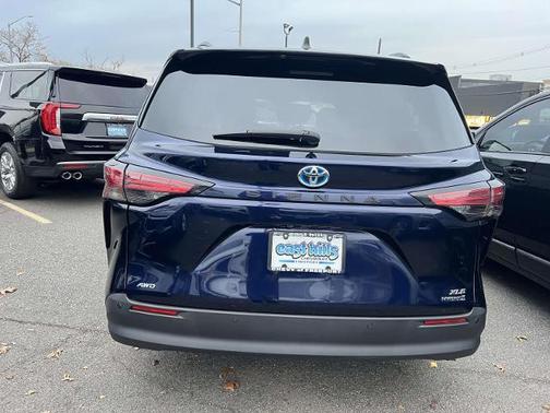 2022 Toyota Sienna XLE