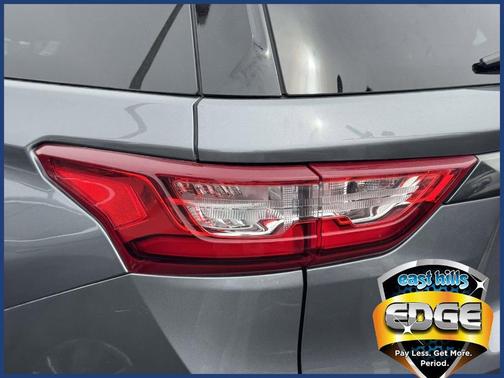 Satin Steel Metallic 2021 Chevrolet Traverse LT Cloth
