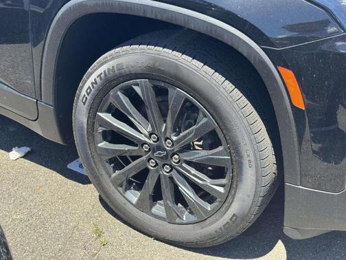 Mosaic Black Metallic 2023 Chevrolet Traverse RS
