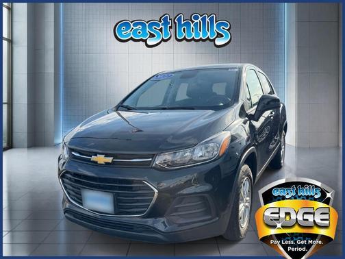 Mosaic Black Metallic 2022 Chevrolet Trax LS