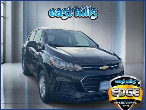 Mosaic Black Metallic 2022 Chevrolet Trax LS