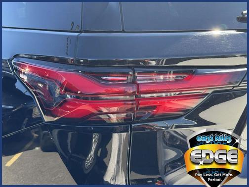 Mosaic Black Metallic 2023 Chevrolet Traverse LT Cloth