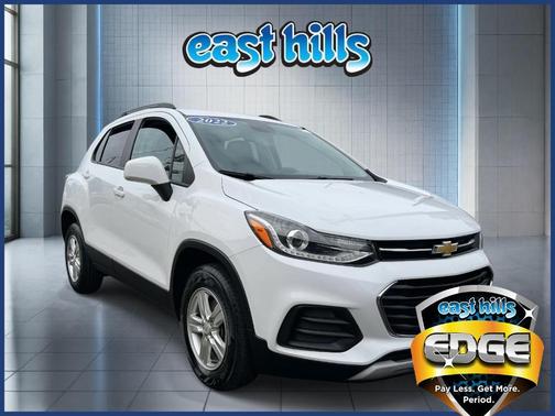 Summit White 2022 Chevrolet Trax LT