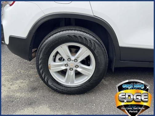 Summit White 2022 Chevrolet Trax LT