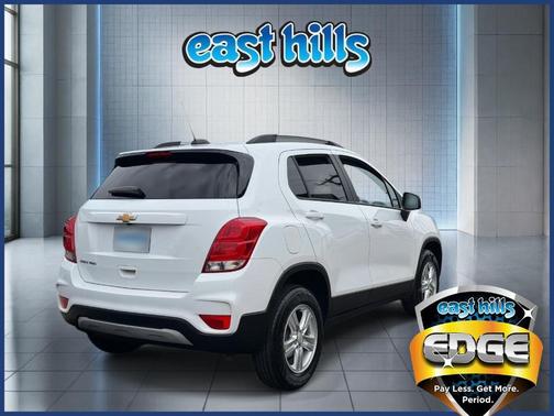 Summit White 2022 Chevrolet Trax LT