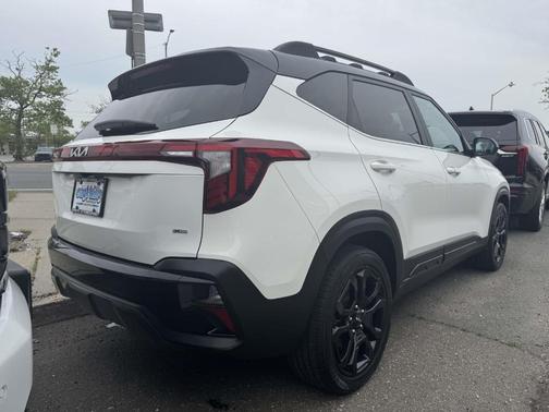 Snow White Pearl 2024 Kia Seltos X-Line