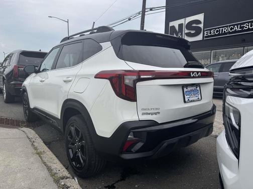 Snow White Pearl 2024 Kia Seltos X-Line