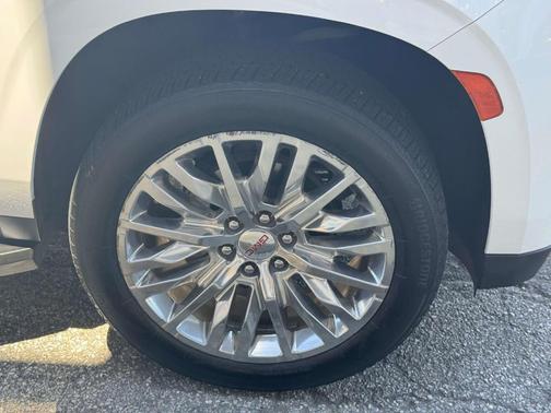 Summit White 2023 GMC Yukon SLT