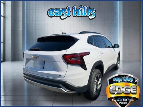 Summit White 2025 Chevrolet Trax LT