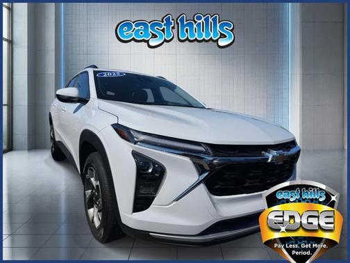 Summit White 2025 Chevrolet Trax LT