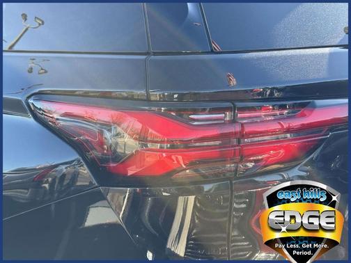 Mosaic Black Metallic 2023 Chevrolet Traverse LT Cloth