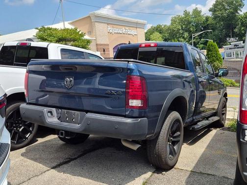 Patriot Blue Pearlcoat 2022 RAM 1500 Classic SLT