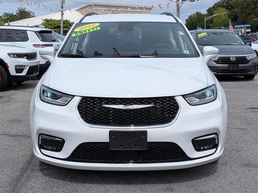 2022 Chrysler Pacifica Touring-L