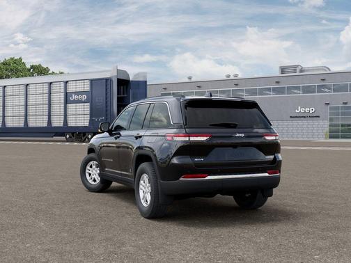 Diamond Black 2025 Jeep Grand Cherokee Laredo