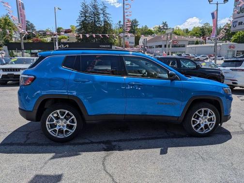 Laser Blue 2022 Jeep Compass Latitude Lux