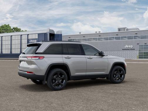 Silver Zynith 2026 Jeep Grand Cherokee Limited