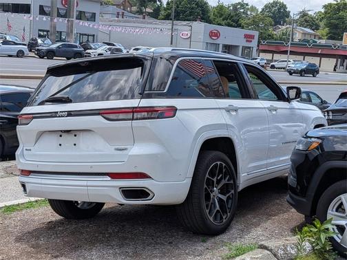 2022 Jeep Grand Cherokee Summit