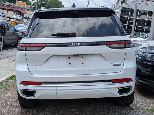 2022 Jeep Grand Cherokee Summit