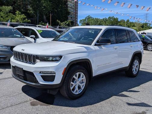 Bright White Clearcoat 2023 Jeep Grand Cherokee Limited