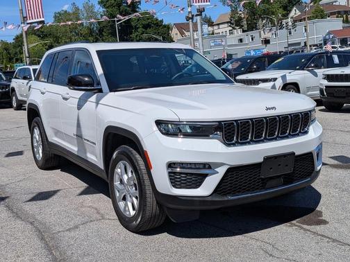 Bright White Clearcoat 2023 Jeep Grand Cherokee Limited