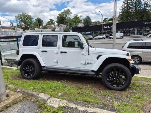Bright White Clearcoat 2023 Jeep Wrangler 4xe Sahara