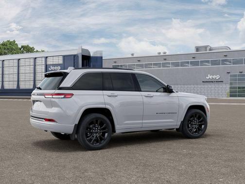 Bright White Clearcoat 2026 Jeep Grand Cherokee Limited