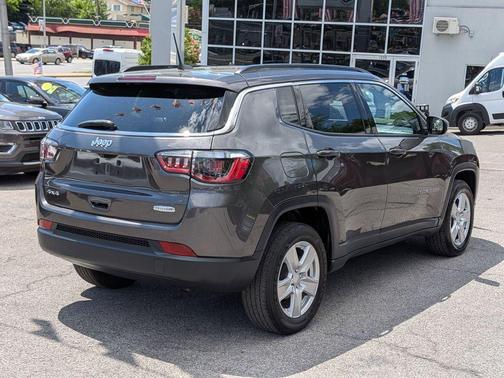 Granite Crystal Clearcoat Metallic 2022 Jeep Compass Latitude