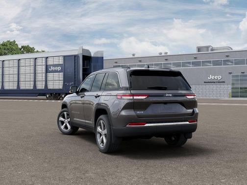 Metallic 2026 Jeep Grand Cherokee Limited