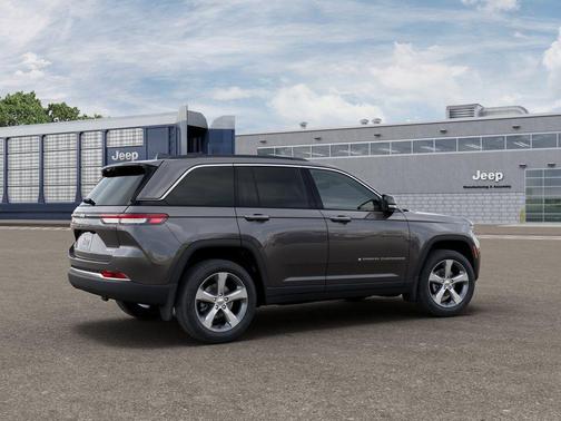 Metallic 2026 Jeep Grand Cherokee Limited