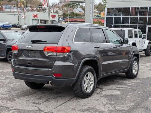 Granite Crystal Clearcoat Metallic 2017 Jeep Grand Cherokee Laredo