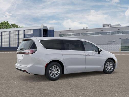 Bright White Clearcoat 2026 Chrysler Pacifica Select