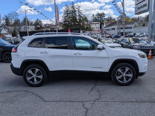 Bright White Clearcoat 2019 Jeep Cherokee Limited