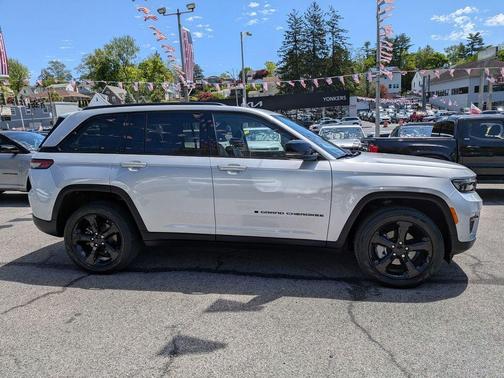 Silver Zynith 2023 Jeep Grand Cherokee Limited